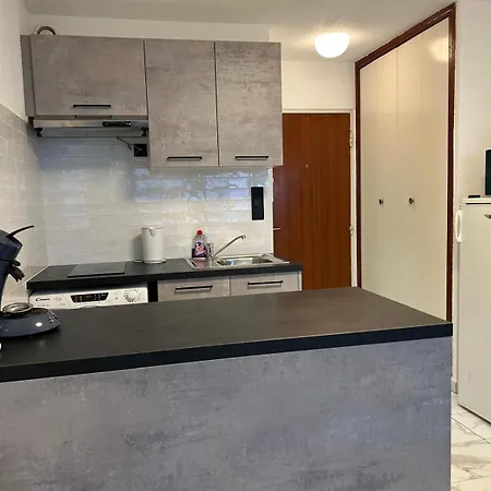 Entierement Renove En Bord De Avec Vue Imprenable Et Parking Prive *