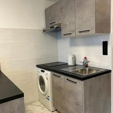 Entierement Renove En Bord De Avec Vue Imprenable Et Parking Prive *