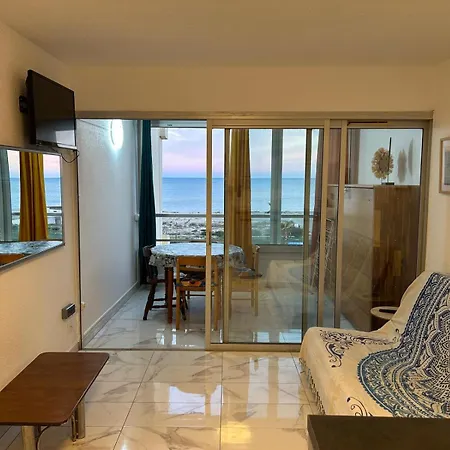Entierement Renove En Bord De Avec Vue Imprenable Et Parking Prive
