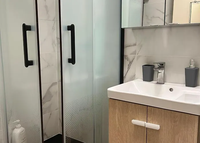 Appartement Entierement Renove En Bord De Avec Vue Imprenable Et Parking Prive