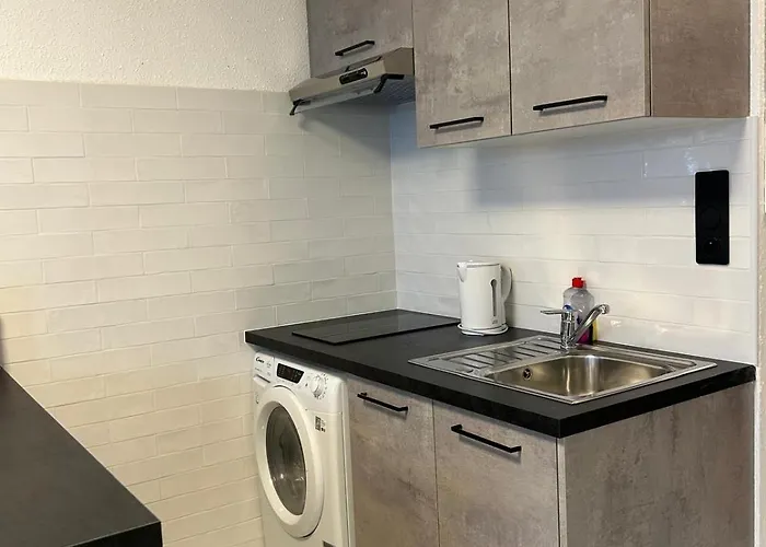 Entierement Renove En Bord De Avec Vue Imprenable Et Parking Prive *
