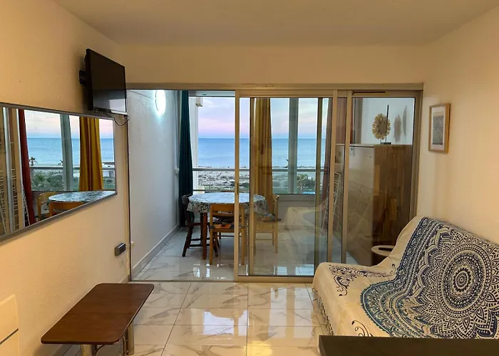 Entierement Renove En Bord De Avec Vue Imprenable Et Parking Prive