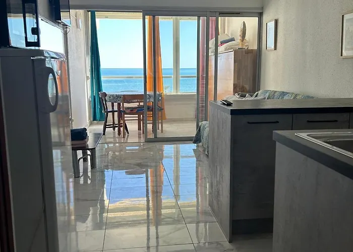 Appartement Entierement Renove En Bord De Avec Vue Imprenable Et Parking Prive *