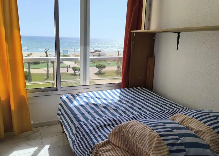 Appartement Entierement Renove En Bord De Avec Vue Imprenable Et Parking Prive Le Barcarès